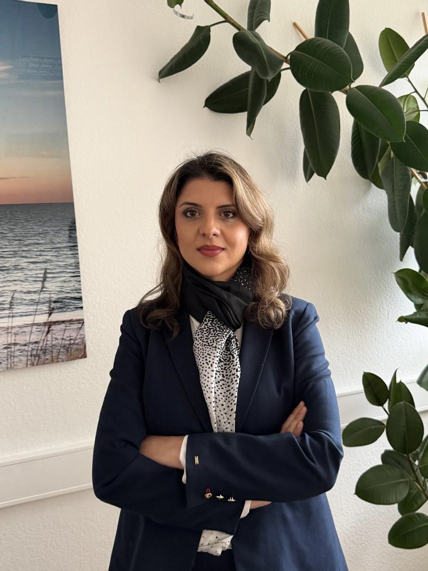 Deutsch/ پښتو

⏳ Nur noch 3 Tage bis zur Kommunalwahl in Frankfurt.

MEIN ANTRIEB POLITIK ZU MACHEN:
Politisches Engagement entsteht aus der Überzeugung, dass Teilhabe kein Privileg sein darf.
Erfahrungen im Alltag und im Arbeitsleben zeigen, wie entscheidend es jst, gehört zu