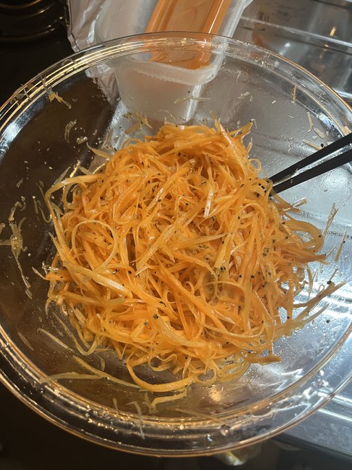 久しぶりにラペを大量に作った。
真冬には作る気にならんものだから、温んできたってことやね。 