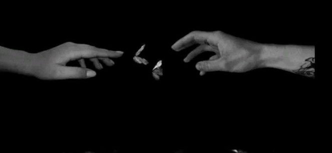 Marcoo_061's tweet photo. "Belki seni kurtaramadım ama seninle yandım, Farah."
"İnanması güç."
"Neden?"
"Çünkü sen ateşten korkarsın Gurur."
"Hiç anlamıyorsun değil mi?"
"Neyi?"
"Peşinden cehenneme bile geleceğimi...
"Ve orda korktuğum her şey var."
#Wattpad
#Sarkaç
#MaralAtmaca https://t.co/yEUVoqGK3I