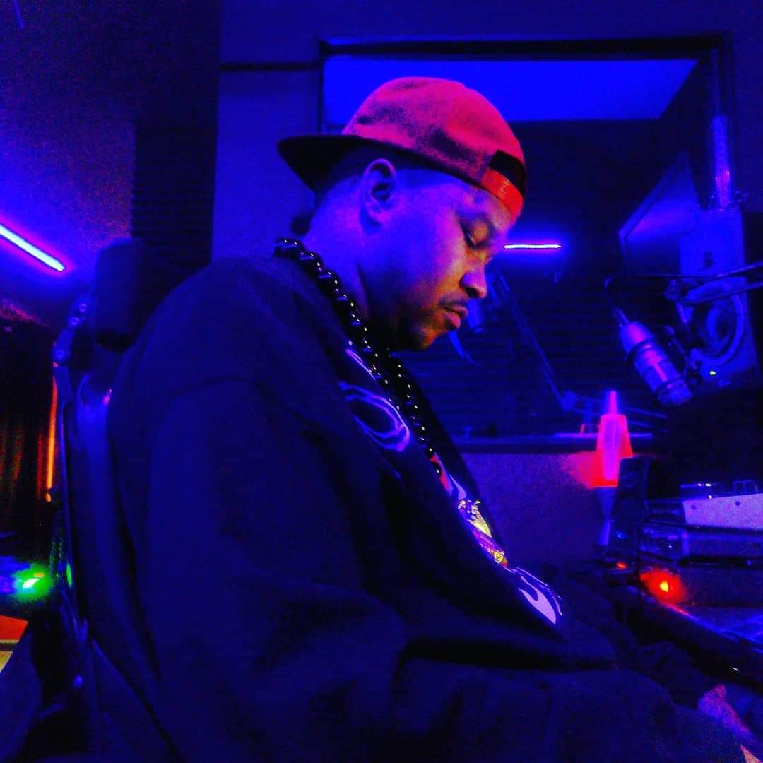 IAMKINGKAUTION's tweet photo. “They don’t say it publicly… but behind the scenes I’m your favorite rapper’s favorite rapper.
Album dropping soon. #KingKaution #rookies2legendsmusicgroup #independentartist #producer #yourfavoriterappersfavoriterapper https://t.co/HraaFYGOh7