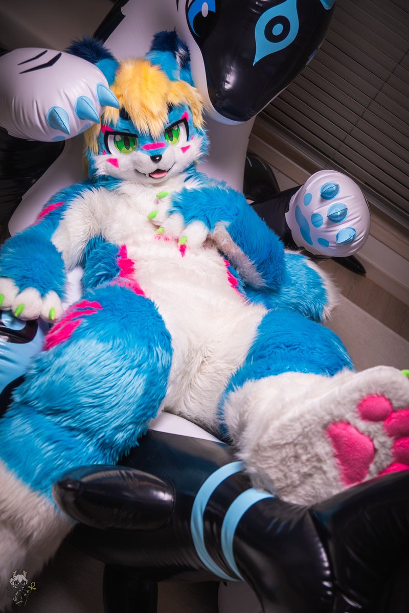 Aru's room tweet media