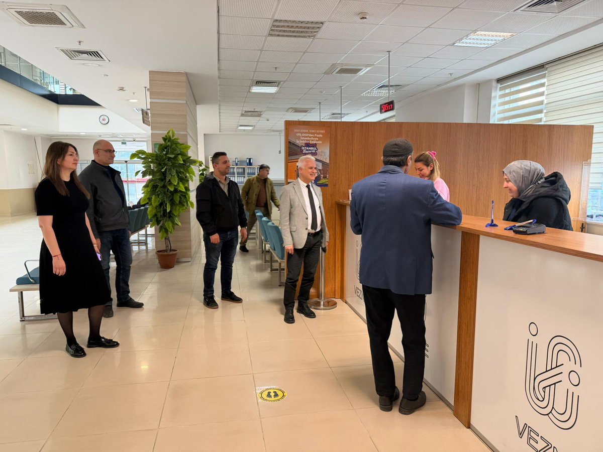 salihkeskiner's tweet photo. İSKİ Bağcılar Şube Müdürlüğümüzü ziyaret ederek şubede yapılan çalışmaları, Şube Müdürümüz ve Şeflerimiz ile değerlendirdik.
Çalışanlarımıza kolaylıklar diledik.
7/24 Hizmete devam! https://t.co/N6uSUIKWDK