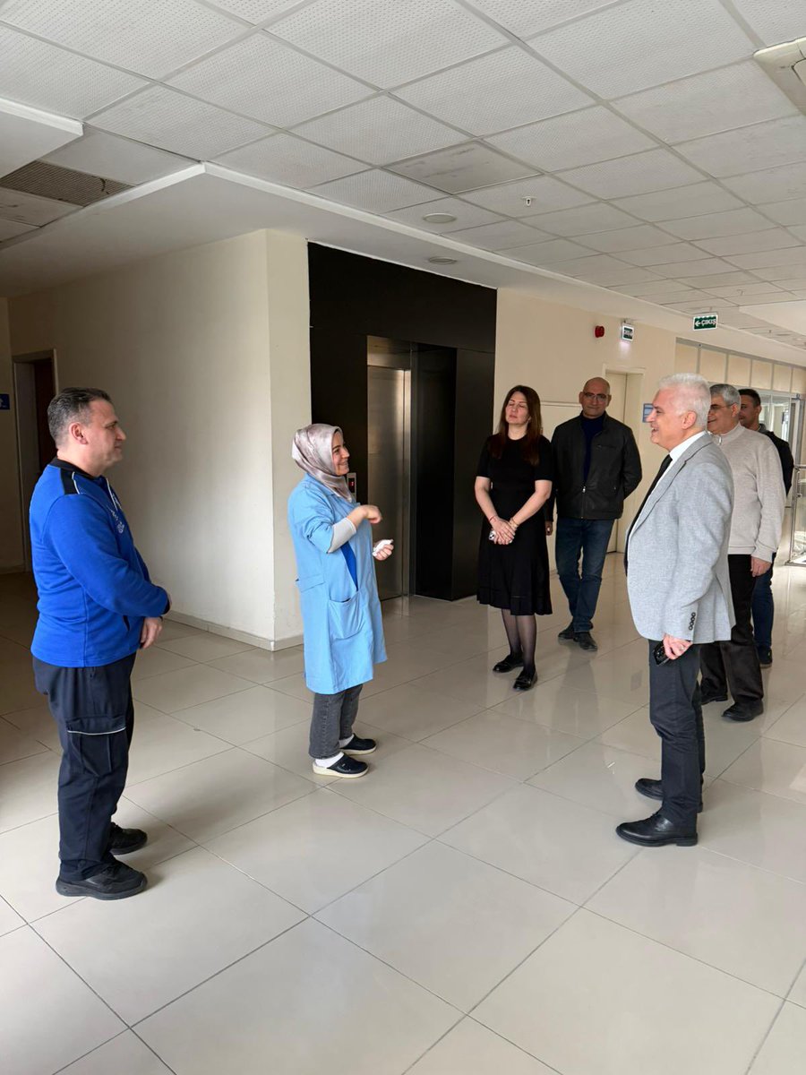 salihkeskiner's tweet photo. İSKİ Bağcılar Şube Müdürlüğümüzü ziyaret ederek şubede yapılan çalışmaları, Şube Müdürümüz ve Şeflerimiz ile değerlendirdik.
Çalışanlarımıza kolaylıklar diledik.
7/24 Hizmete devam! https://t.co/N6uSUIKWDK
