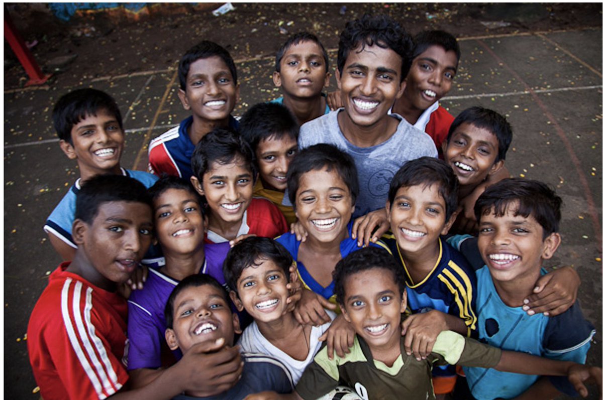 OscarUKTour's tweet photo. At 18, @ashokrathod04 could no longer watch kids from his community drop out of school, destined to repeat the cycle of poverty. He decided to act with nothing but a plastic bottle to use as a football, a patch of ground &amp; 14 school dropouts 🇮🇳 https://t.co/vGIXOvgDkK @OSCAR_fdn https://t.co/dqpvRV0vqP