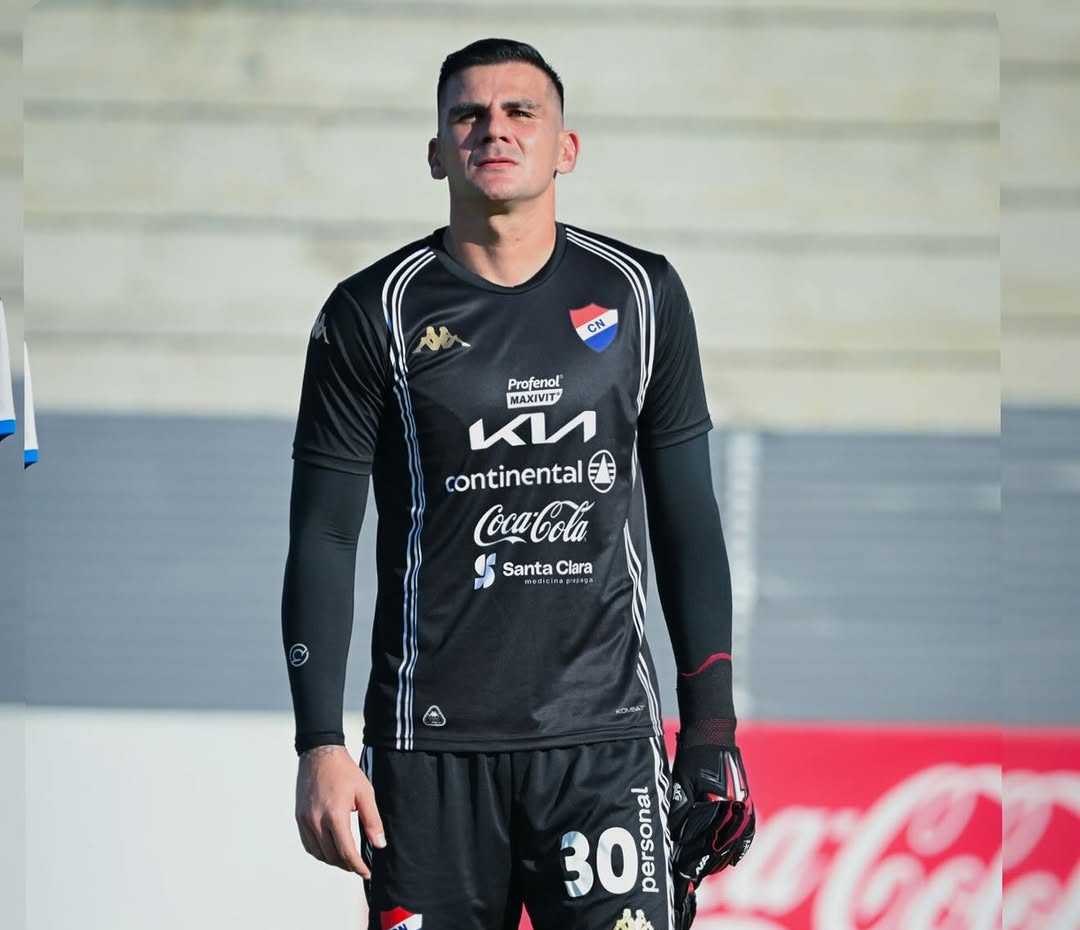 BrunoPont's tweet photo. Santiago "Kili" Rojas, arquero de #Nacional, al ser consultado si debe ser convocado él o Gastón Olveira:

"Kili Rojas, paraguayo real. Vengo de camada anteriores, soy un arquero completo y salgo bien"

@rockandpop955
@nanduti
#LaGranJugada https://t.co/kw0RrNDp3F