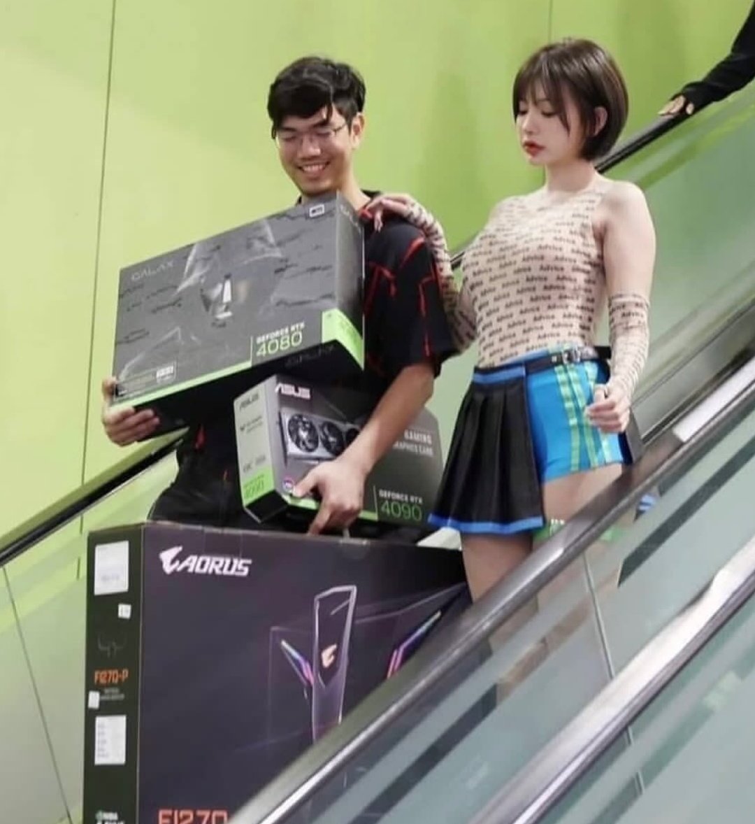 Me to my cutest Mutual, when my followers finally hit 1.5k.

Help repost, the fine boy might be in your timeline.

You follow, I follow back.