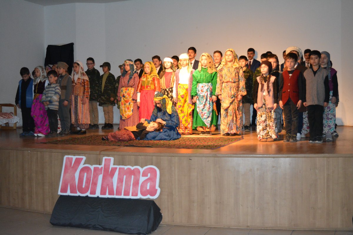 İlçemiz Kültür Merkezi’nde, Buğdaylı İlk ve Ortaokulu tarafından hazırlanan 12 Mart İstiklal Marşı’nın Kabulü ve Mehmet Akif Ersoy’u Anma Programı, Kaymakamımız Sn. Ramazan Çelebi’nin katılımlarıyla gerçekleştirildi.