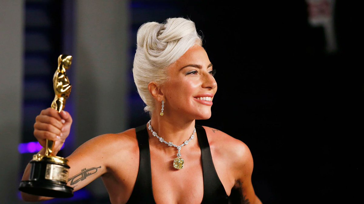 RDTLadyGaga's tweet photo. Vanity Fair elege o discurso de Lady Gaga ao receber o Oscar de Melhor Canção Original por “Shallow” como um dos melhores de toda a premiação: 

“[…] Enquanto estava no palco, Gaga fez um discurso emocionante sobre perseverança. ‘Nunca desista’, disse Gaga. ‘Se você tem um sonho, lute para realizá-lo. Não importa quantas vezes você caia, importa quantas vezes você se levanta e continua.’”