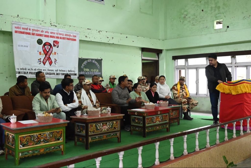 PIBShillong's tweet image. Meghalaya media team visited Tingda village in North Sikkim under the Vibrant Villages Programme (#VVP) today

The team interacted with villagers &amp;amp; @ITBP_official officials to understand devp efforts aimed at strengthening livelihoods in #border areas

🔗 pib.gov.in/PressReleseDet…