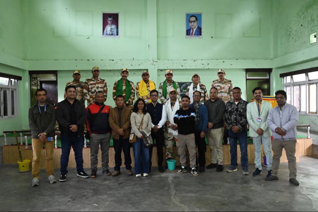 PIBShillong's tweet image. Meghalaya media team visited Tingda village in North Sikkim under the Vibrant Villages Programme (#VVP) today

The team interacted with villagers &amp;amp; @ITBP_official officials to understand devp efforts aimed at strengthening livelihoods in #border areas

🔗 pib.gov.in/PressReleseDet…