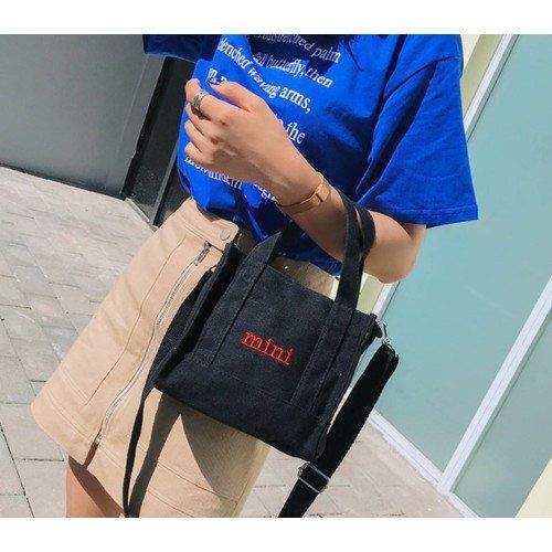 Mini sac,big energy 🖤
Le tote mini disponible.
#Tgtwittos