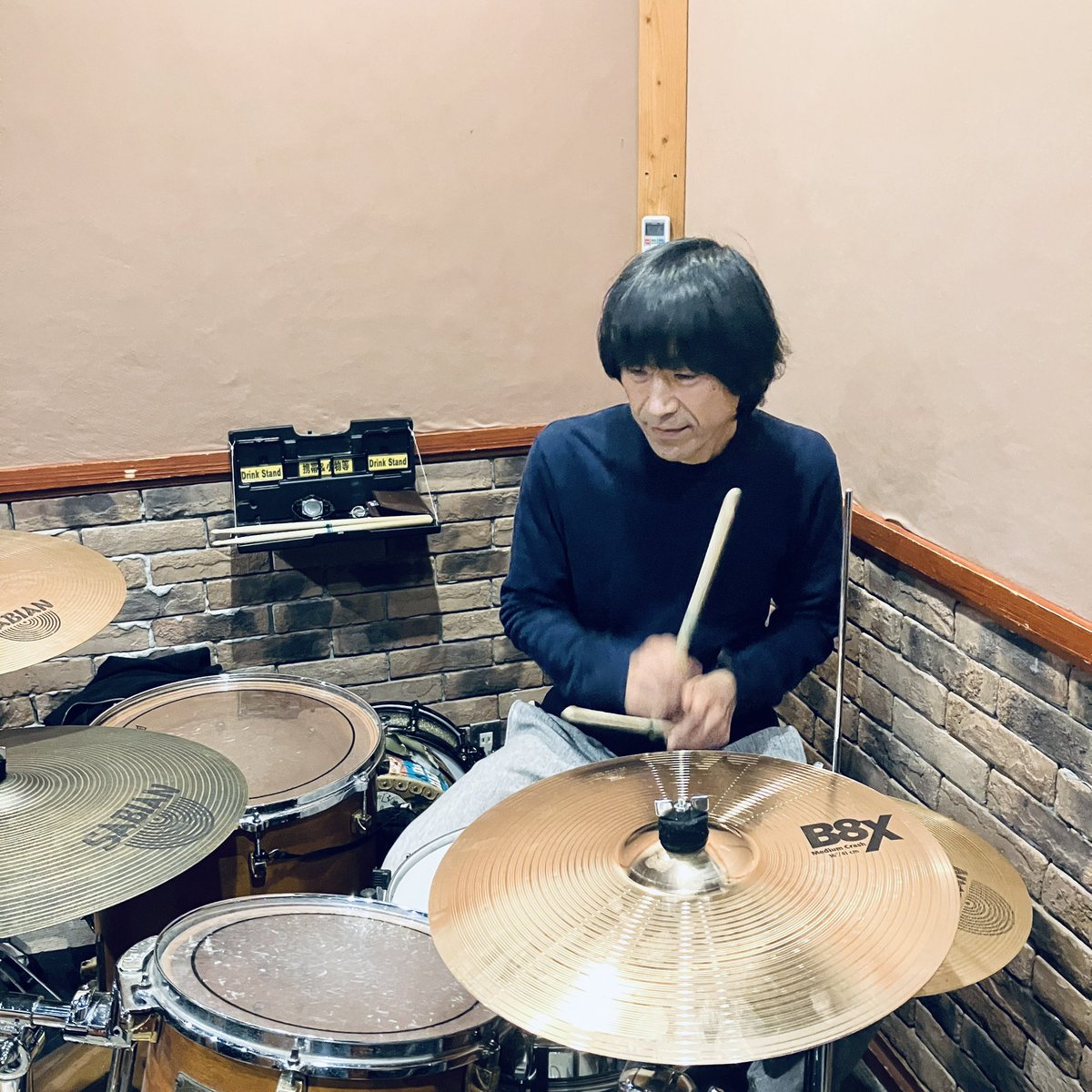 buranakab's tweet photo. ヤンキーズショウだい

2026.4.11（土）
大名中央区福岡市
『Good music in HIMITSU』

OPEN 19:00 / START 19:30
料金：2500円（+1D¥600）

TOILET&amp;C'MONMUSICS
ヤンキーズ
Sy lokk（岡山）

戦争に反対する唯一の手段は、各自の生活を美しくして、それに執着することである

きみがいないとスロウ https://t.co/TMrewfJsh9