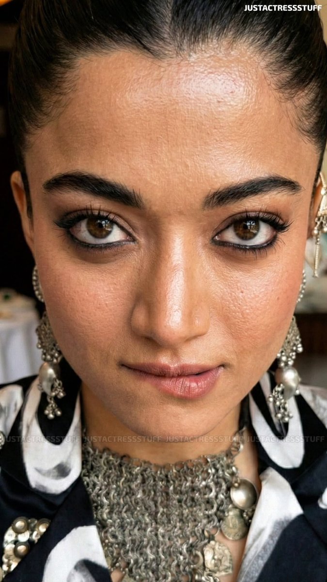 seduchingV2's tweet photo. #RashmikaMandanna face card 🥵 https://t.co/0NXOVJbiLh