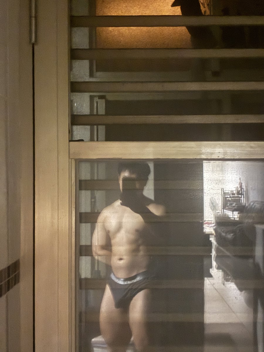 Cheng__Ennnnn's tweet photo. 澡洗一洗結果地震  差點要裸著衝出門了
🥴🥵 #腹肌 #洗澡 #CK https://t.co/yewenR2MFc