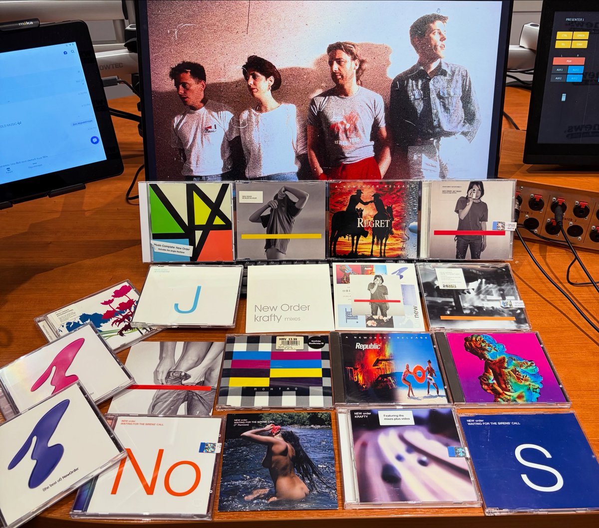 Apotis4stis5's tweet image. 📻Ακούστε ondemand στο @ertecho_official και 11-12 το βράδυ στο @ertnewsradio ένα ειδικό αφιέρωμα στους επιδραστικούς Βρετανούς  #neworder - #rockandrollhalloffame #factoryrecords #24partypeople #ukcharts . Giannis Petridis @ertofficial