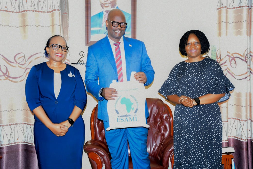 Ministère de la Communication et des Médias tweet media