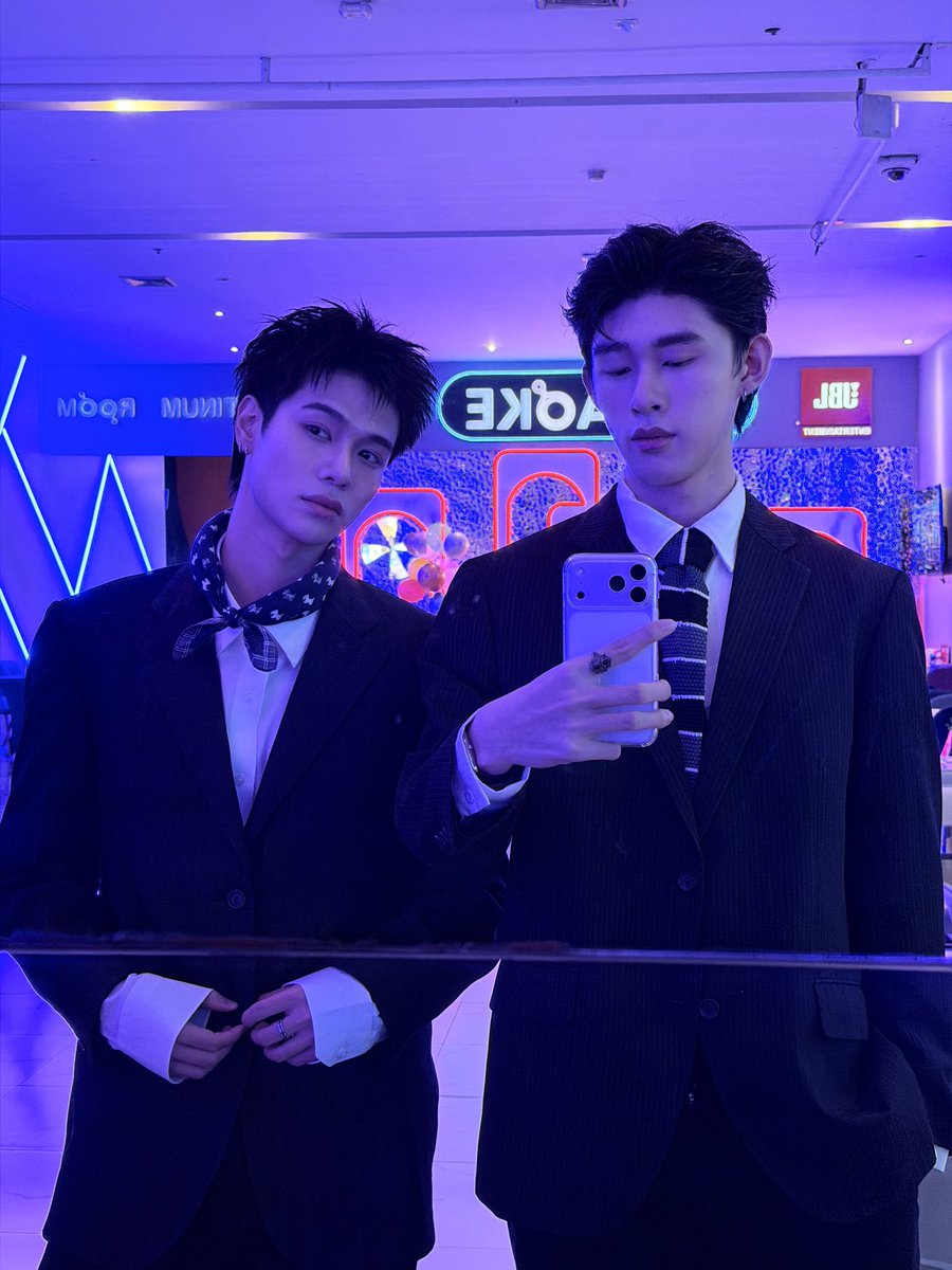 llafolk_ tweet media