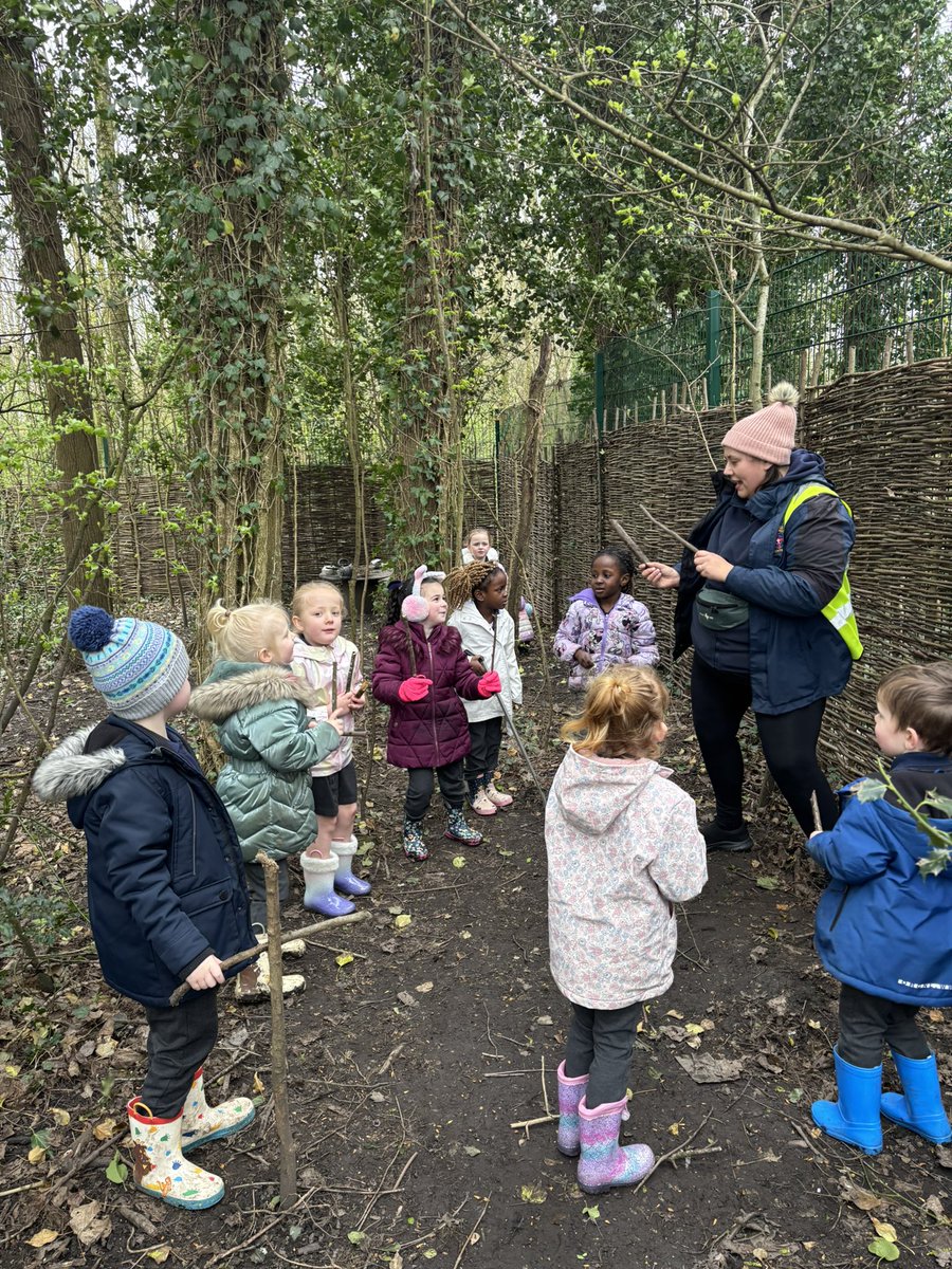 Miss Taylor tweet media