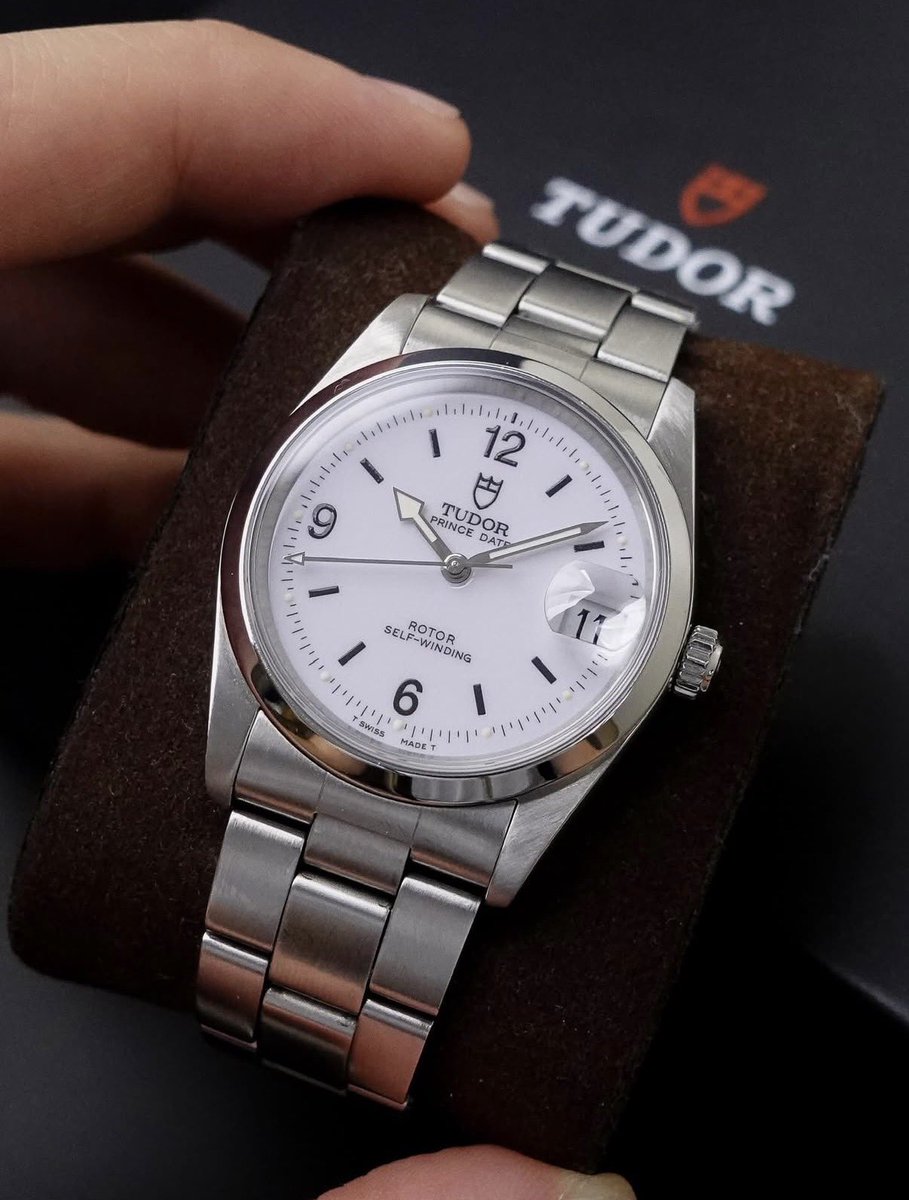 rfkenmore's tweet photo. A re-issue in 36mm would do numbers for Tudor. White and black dials https://t.co/3etQMEca5A