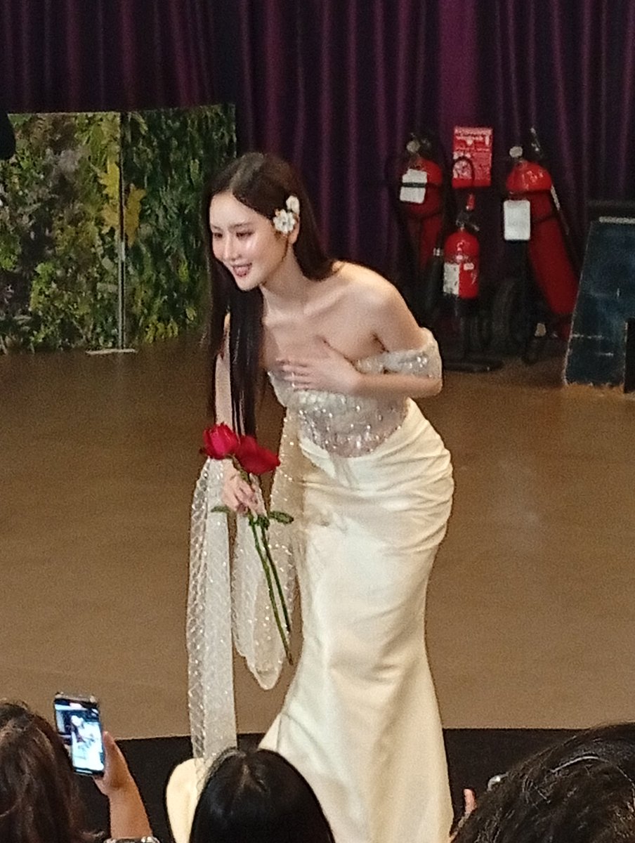 เจนเย่ลุคนี้ สวยจับใจมาก

#Janeeyeh #เจนเย่ #9entertainawards2026