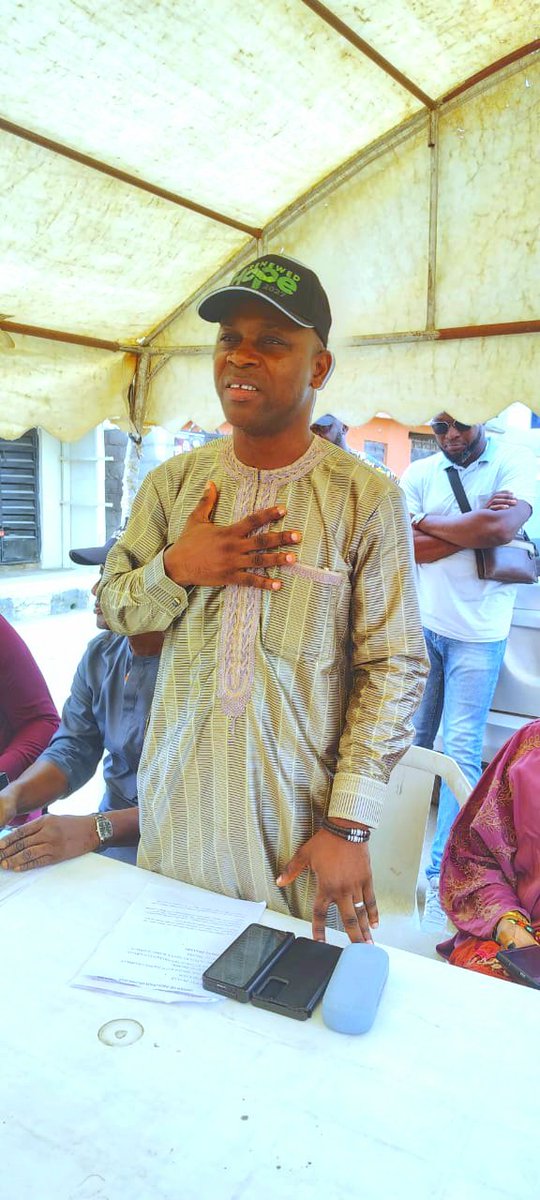 Olojede_25's tweet photo. The foundation of any great political structure is the Ward. Recently, I joined party leaders for the inauguration of the APC Ward F (Ijegun) Executives.

#OriadeProgress #PoliticsToday #APC #ServiceToThePeople https://t.co/88QGgED4gi