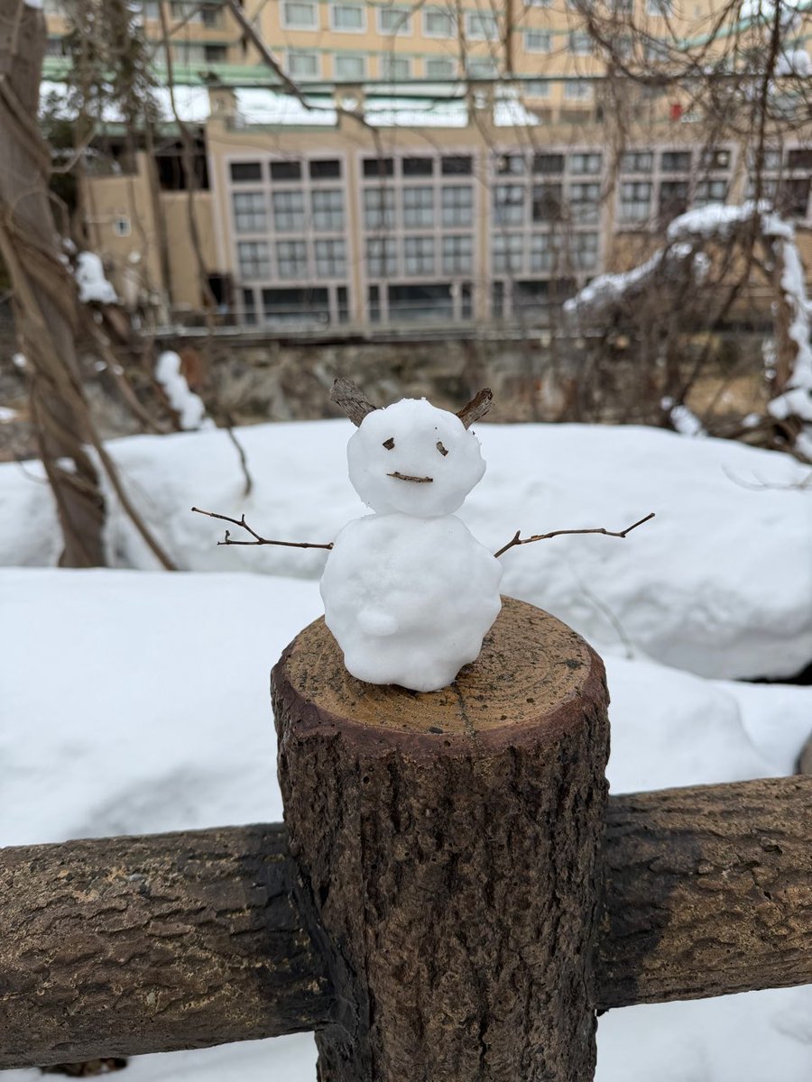 realskzoo's tweet photo. HJ en 🫧
[260313]

🥟: 📸
🥟: Mi pequeño muñeco de nieve que estaba tan lleno de energía / vida
🥟: 📸
🥟: Terminó quedando así de delgado https://t.co/Nl9Kb7dd2s