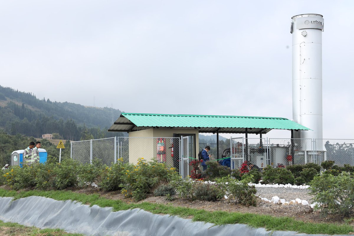CarlosAmayaR's tweet photo. Con cada esfuerzo que sumamos, desde los sectores público o privado, Boyacá se consolida como la región más sostenible de Colombia 💚.

En Tunja, acompañamos a Urbaser en el lanzamiento oficial de la Planta de Biogás en el Parque Ecológico y Tecnológico de Pirgua. 

Los ecosistemas deben ser cuidados para el presente y futuro, para nuestras niñas y niños.

Esta iniciativa, permitirá capturar el gas que se genera naturalmente en los residuos, reducir las emisiones de gases de efecto invernadero y mejorar la calidad del aire.

Este logro se suma al desarrollo ambiental de esta #BoyacáGrande 💚💜🤍.
