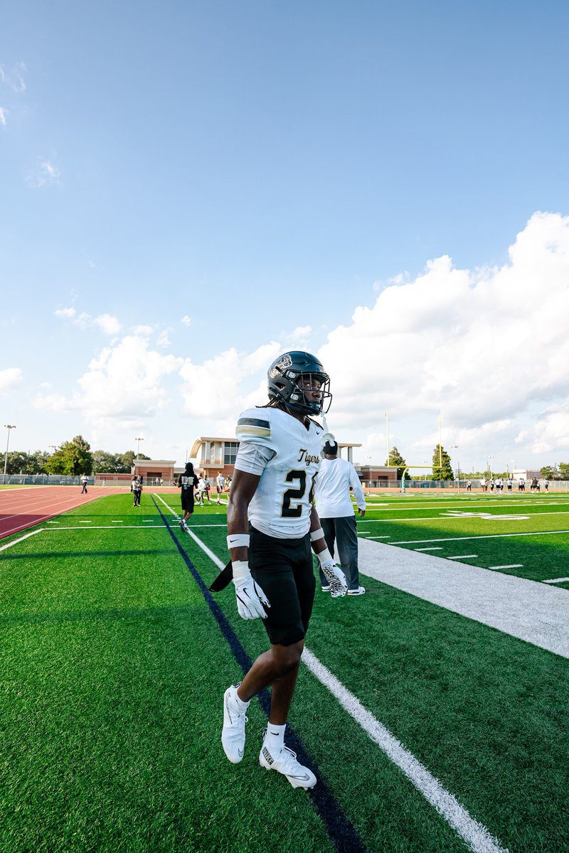 Xavier Harmon tweet media