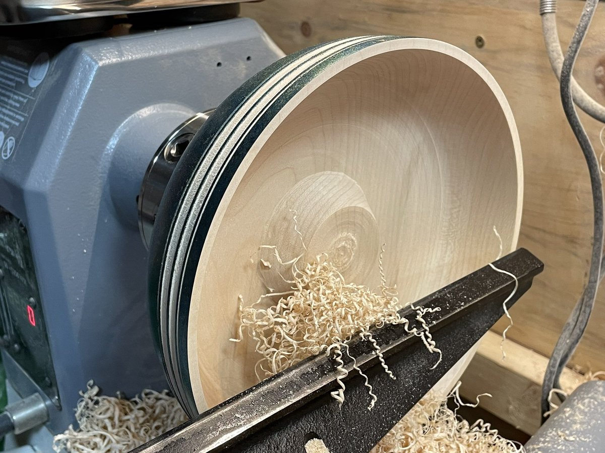 WoodturnersWife's tweet image. Progress has been made this morning 🤗 had to nip out on a couple errands, so it’s back in the workshop shortly to finish off this commission 💚💙

#handmade #bespoke #woodturning