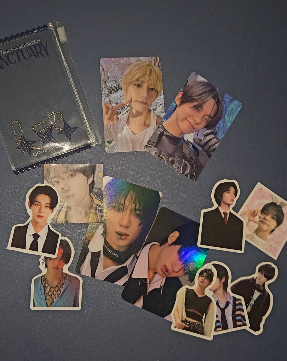 gyumintchoco's tweet photo. ✨FEEDBACK POSITIVO @hyukasroll ✨

Comprei meus Beomjun e chegaram em perfeito estado com brindes LINDÍSSIMOS e esse holder de sanctuary, estou completamente apaixonada 💙 https://t.co/RY9cXT8Cg7