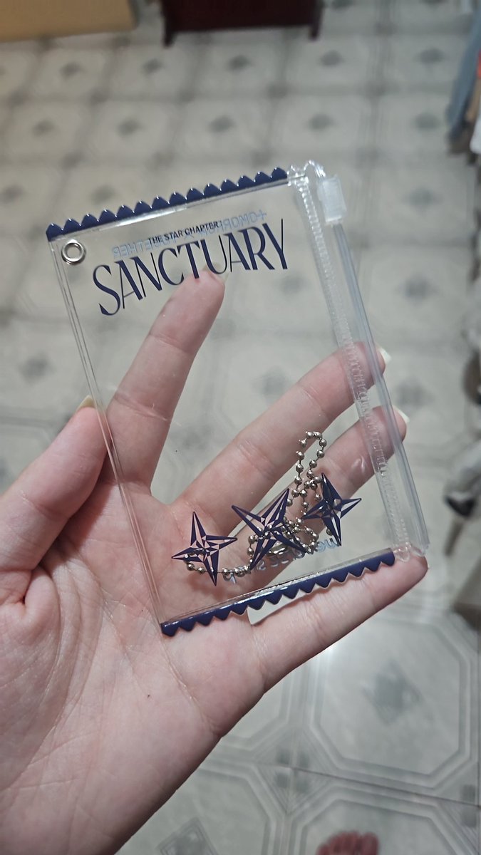 gyumintchoco's tweet photo. ✨FEEDBACK POSITIVO @hyukasroll ✨

Comprei meus Beomjun e chegaram em perfeito estado com brindes LINDÍSSIMOS e esse holder de sanctuary, estou completamente apaixonada 💙 https://t.co/RY9cXT8Cg7