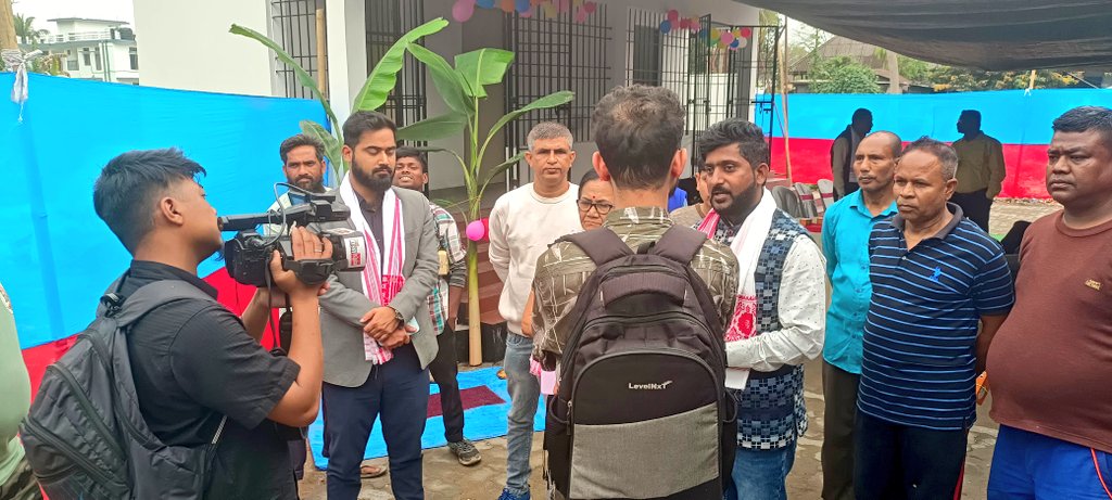 robihindustani's tweet photo. Hon'ble MLA,Jorhat Shri Hitendra Nath Goswami Dangoriya inaugurated the public toilet in the presence of Chairperson,Jorhat Municipal Board Smti. Lakhimi Khargharia Baidew at Pujadubi Bazar.
#BJP4ASSAM
#Jorhat https://t.co/cVQQMcPe1R