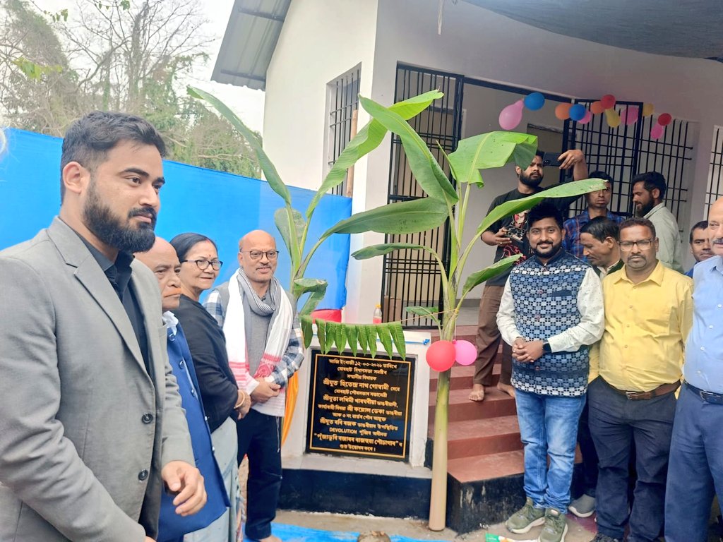 robihindustani's tweet photo. Hon'ble MLA,Jorhat Shri Hitendra Nath Goswami Dangoriya inaugurated the public toilet in the presence of Chairperson,Jorhat Municipal Board Smti. Lakhimi Khargharia Baidew at Pujadubi Bazar.
#BJP4ASSAM
#Jorhat https://t.co/cVQQMcPe1R