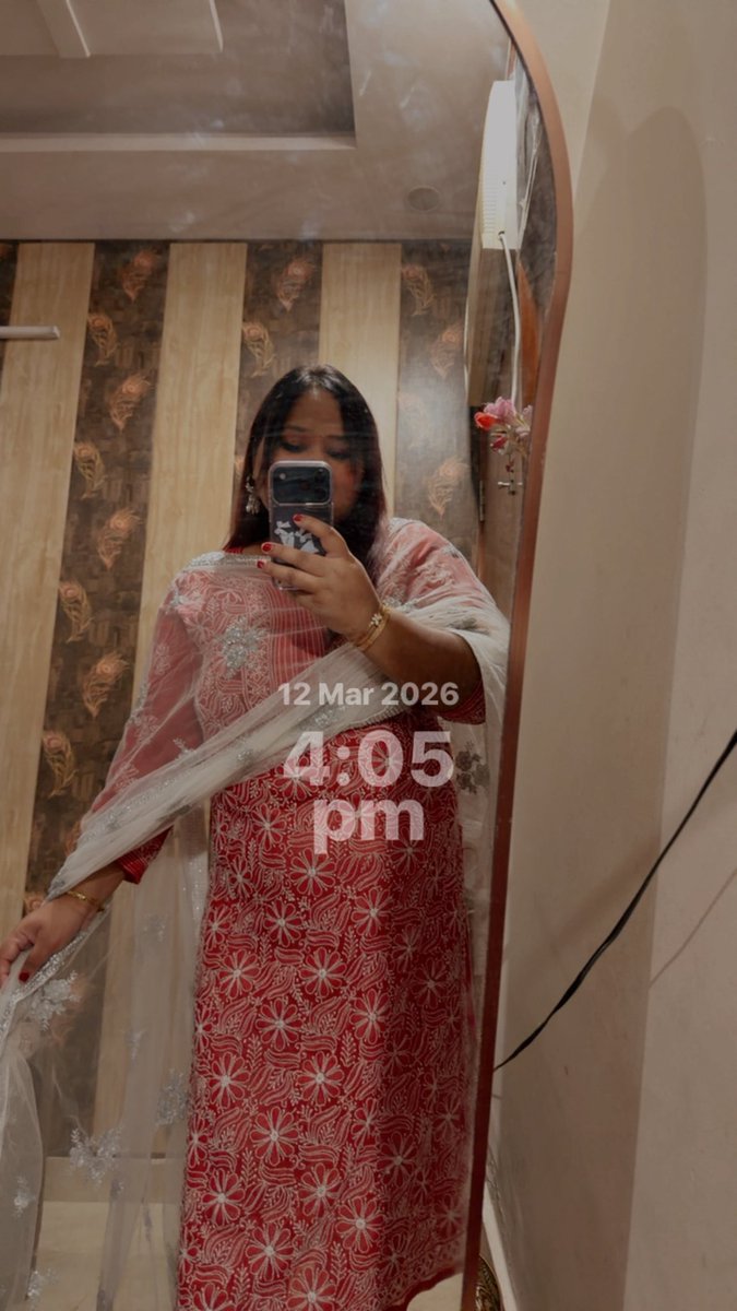 इश्क़ पर ज़ोर नहीं है ये वो आतिश ‘ग़ालिब’,
कि लगाए न लगे और बुझाए न बने।