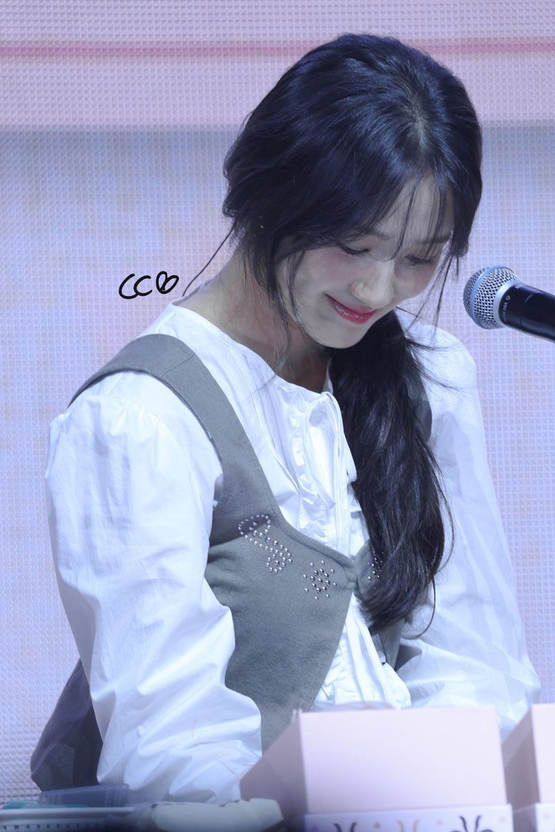c062784's tweet photo. 260307 Season of HYEPPINESS

ㅇㅖㅂㅂㅓㄹㅏ 👼🏻

#김혜윤 #KimHyeYoon https://t.co/TqGUUgEWV1