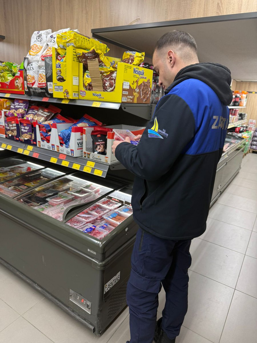 Karamürsel Belediyesi Zabıta Müdürlüğü’ne bağlı ekiplerimiz, Ramazan ayında ilçemiz genelinde faaliyet gösteren fırın ve marketlerde denetimlerini aralıksız sürdürüyor.