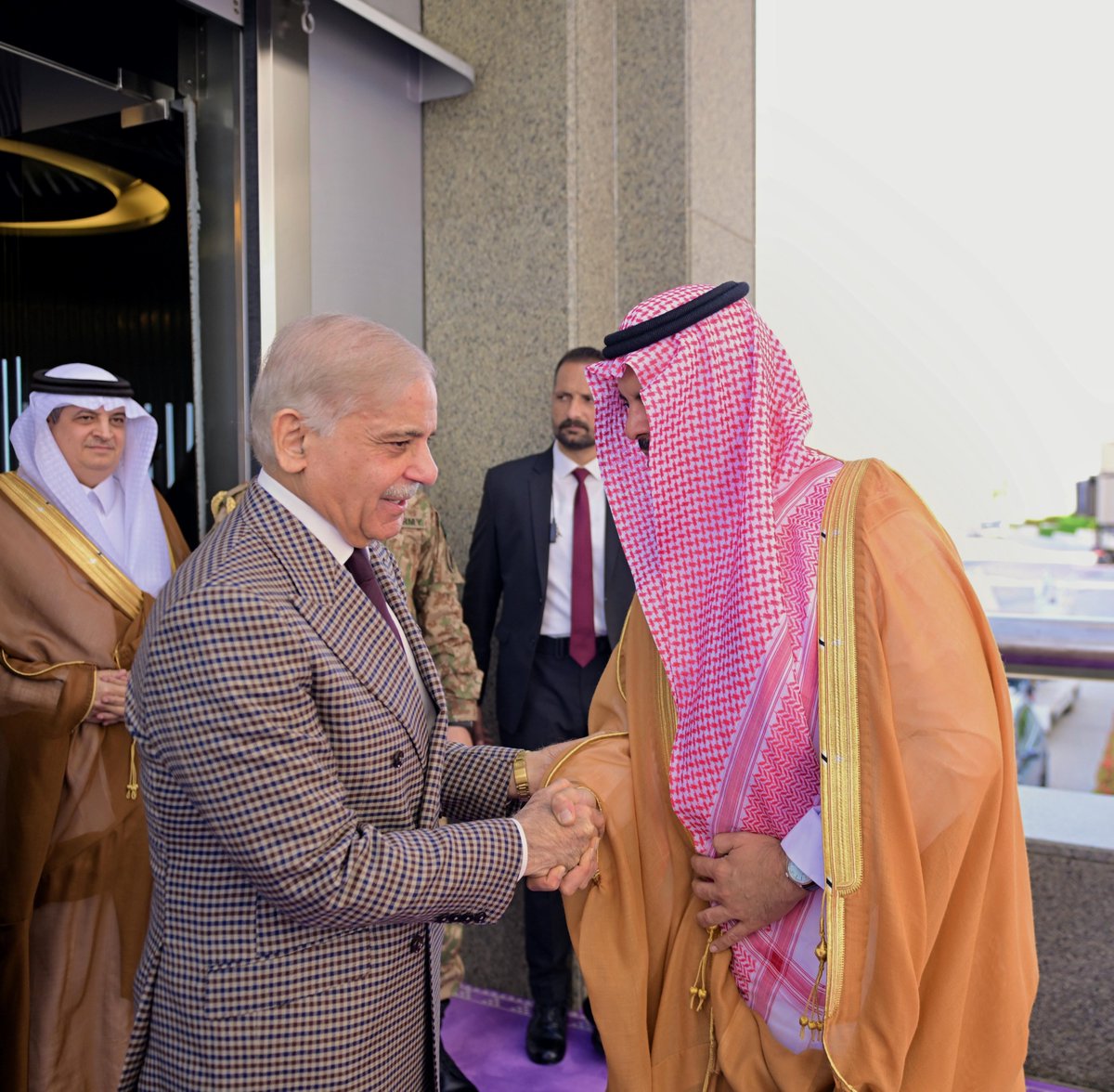 Diplomatic Welcome in Jeddah for Pakistan's Prime Minister