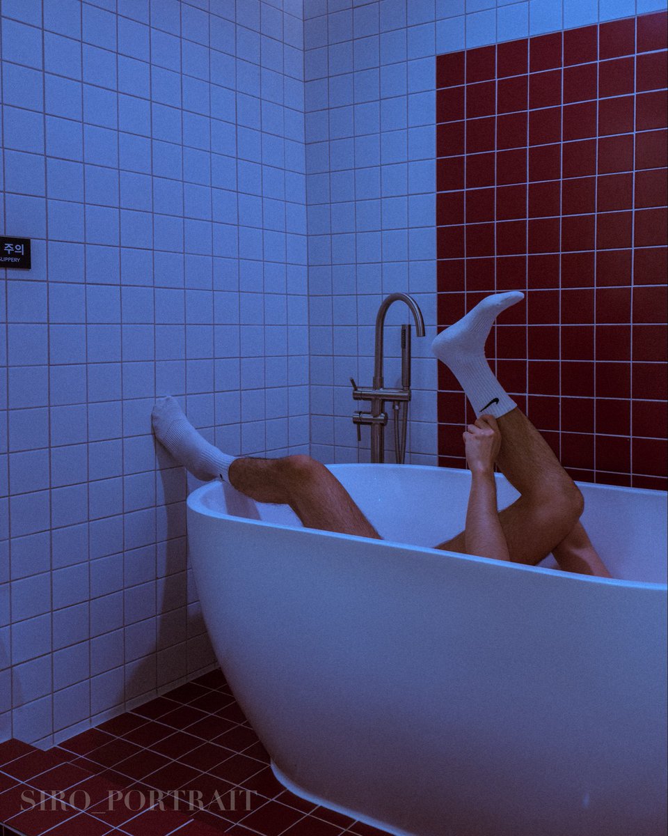 siro_portrait's tweet photo. #selfie #socks https://t.co/1ppEOMX6wy