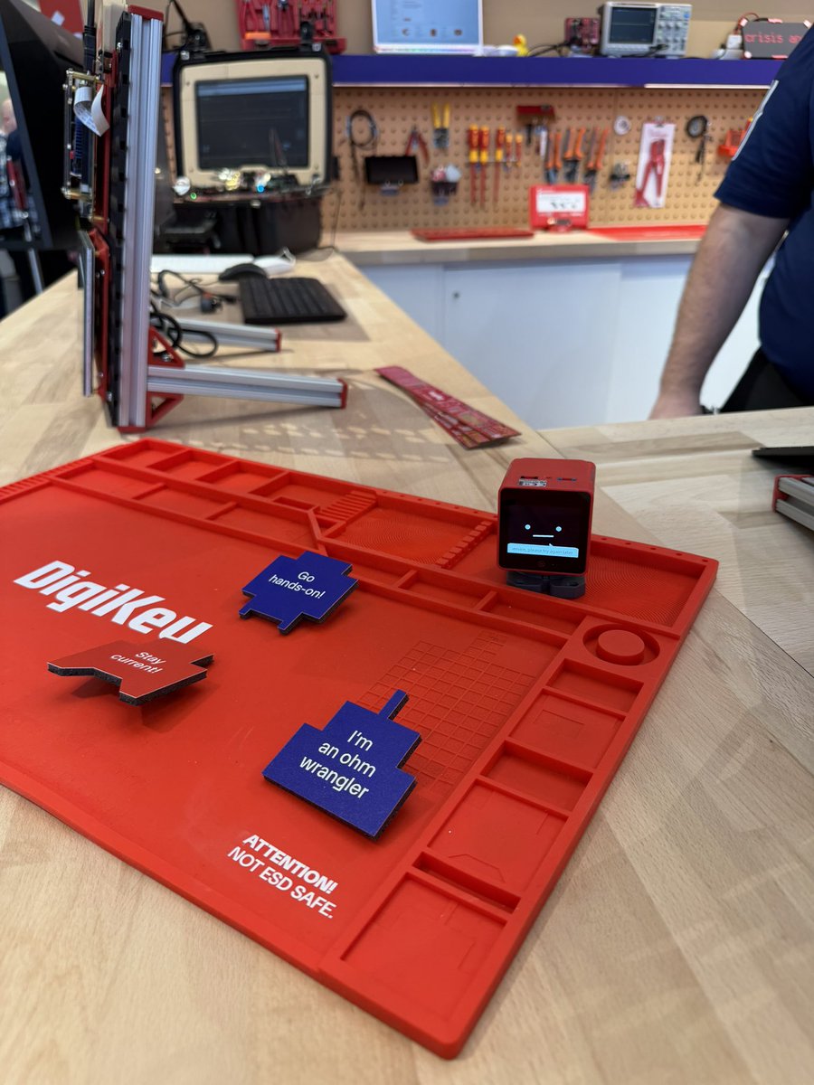 Blossomwho tweet media