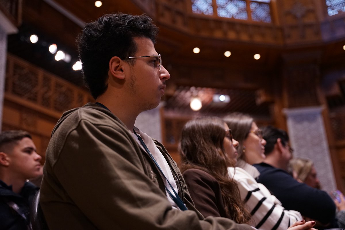FadJuventud's tweet photo. Hoy hemos tenido una jornada muy especial en Sevilla 💚🤍💚

En el marco del proyecto #HorizonteEmpleo, empresas, fundaciones, jóvenes y profesorado han podido conversar y exponer sus distintos puntos de vista sobre la FP en Andalucía. https://t.co/4LwKBbKnEi