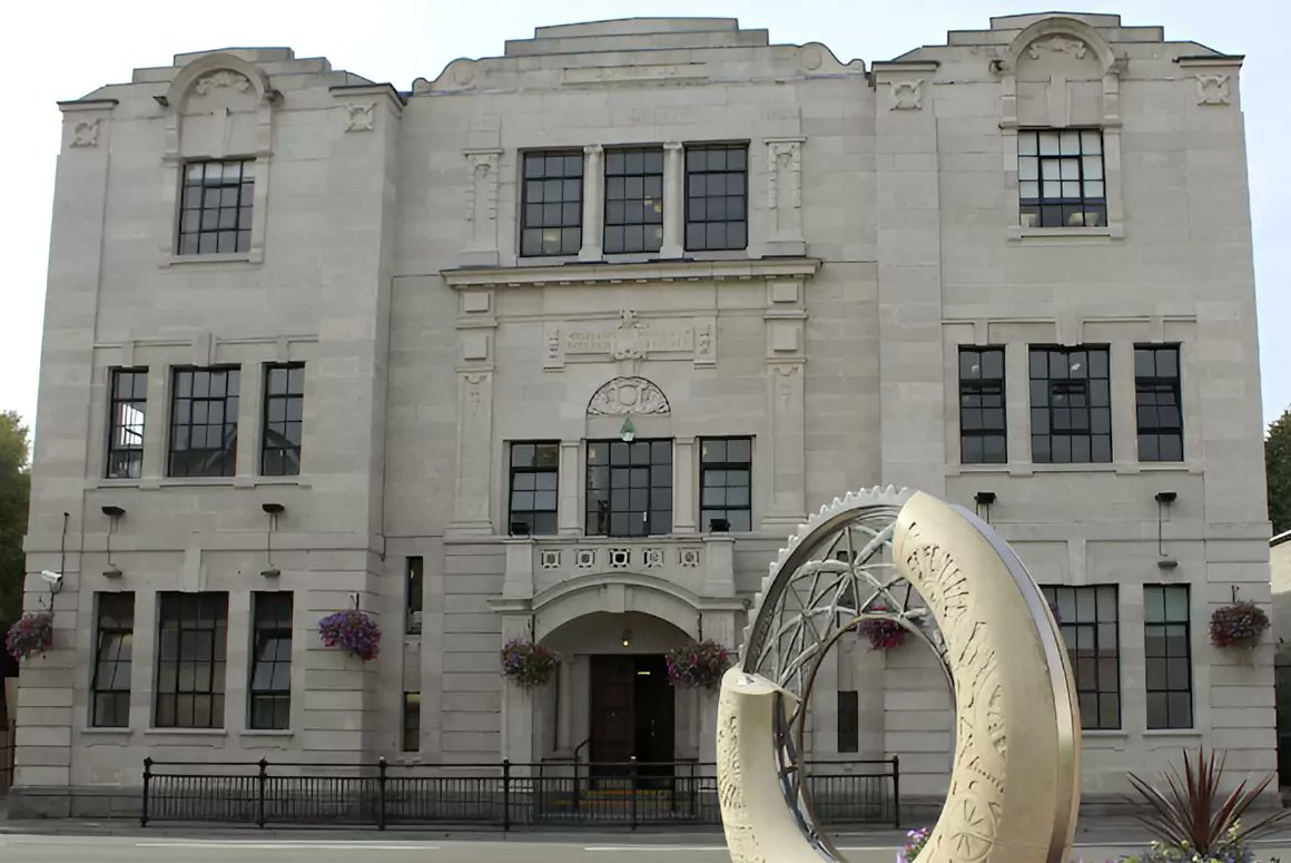 WelshCountry's tweet photo. New Future for Blackwood Miners Institute

https://t.co/1Tkco8zzkD

@BlackwoodMiners  @CaerphillyCBC  #blackwoodminers #blackwoodminersinstitute  #caerphillycbc #caerphillycounty #caerphillycountyboroughcouncil https://t.co/K3oGzzDRUe
