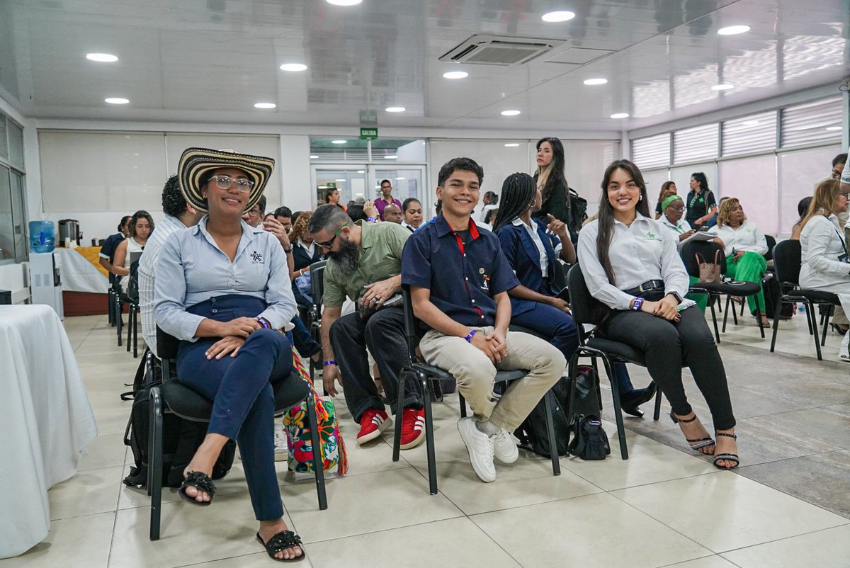SENAComunica's tweet photo. Desde San Andrés, el SENA se suma a los diálogos por la construcción de paz en el Caribe colombiano. 🤝🕊️
Nuestro Director General @JorgeELondonoU participa en este encuentro que reúne a Gobierno, academia y comunidad para reflexionar y aportar a un país con más oportunidades, reconciliación y desarrollo.