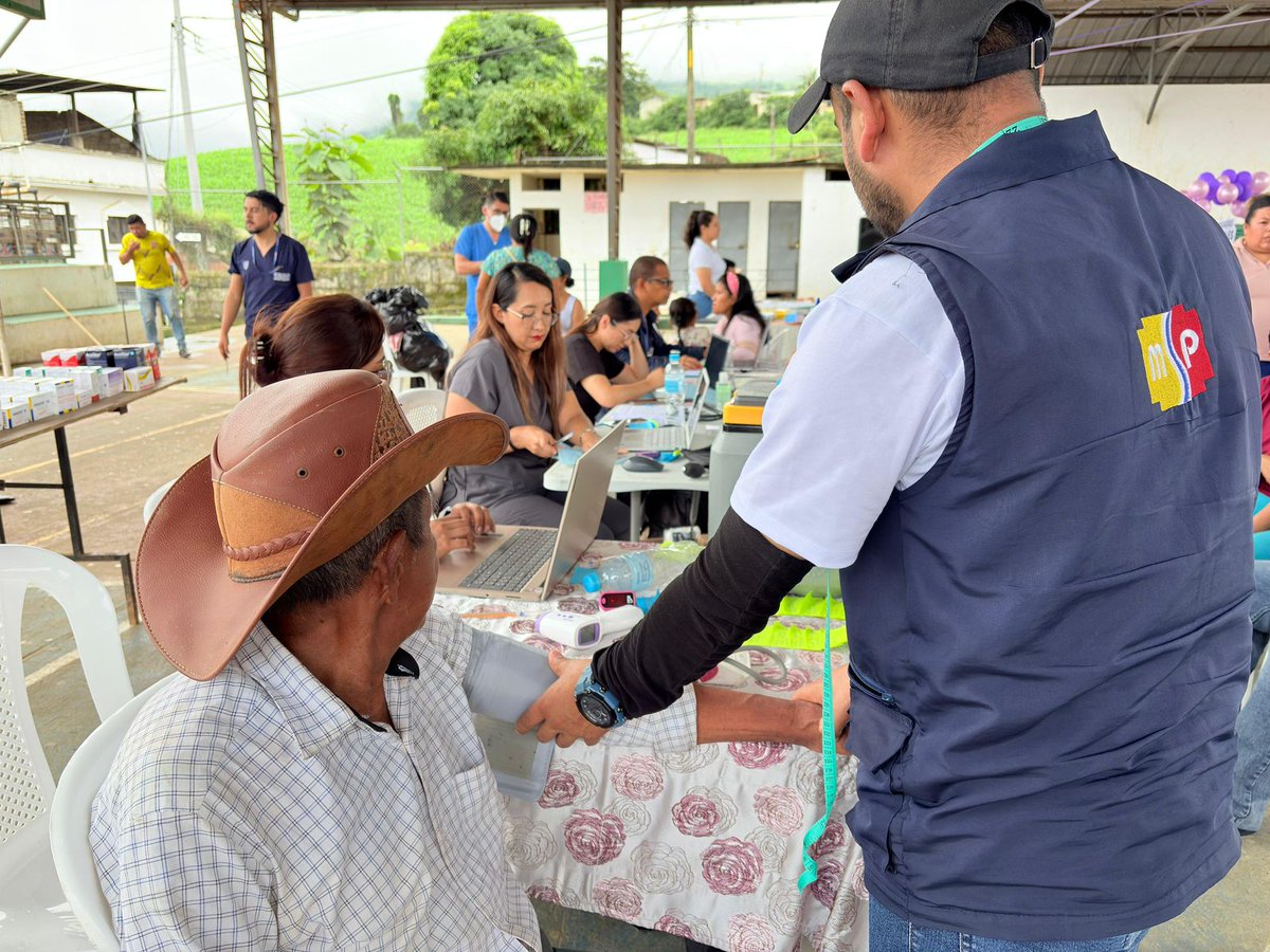 Salud_Loja's tweet photo. #MSPEnTerritorio |Garantizamos el derecho a la salud de la ciudadanía mediante la participación en las Brigadas Sociales por #ElNuevoEcuador, esta vez participamos en la ciudad de #Pindal.

Durante esta jornada, más de 7️⃣0️⃣ ciudadanos accedieron a diversos servicios de salud. https://t.co/BAcmLwaJ9q