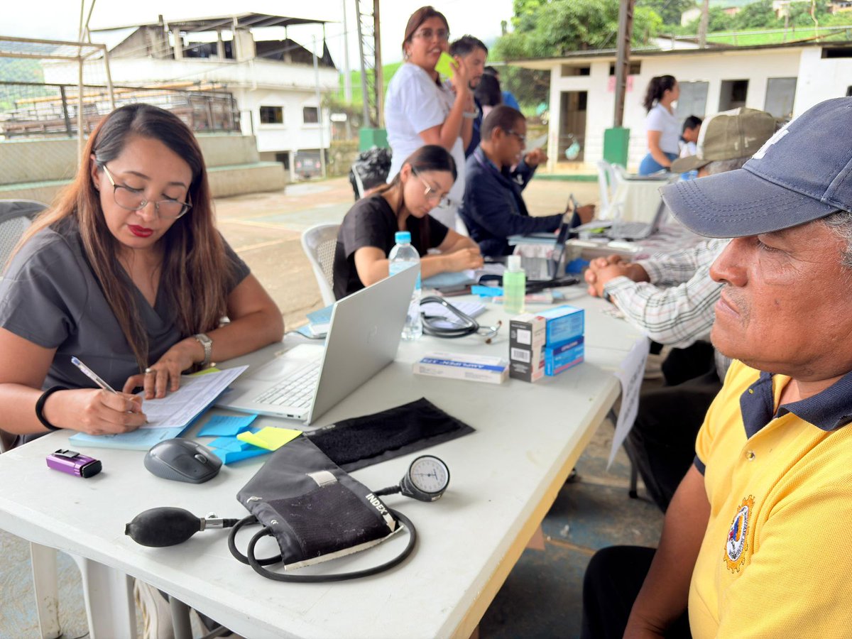 Salud_Loja's tweet photo. #MSPEnTerritorio |Garantizamos el derecho a la salud de la ciudadanía mediante la participación en las Brigadas Sociales por #ElNuevoEcuador, esta vez participamos en la ciudad de #Pindal.

Durante esta jornada, más de 7️⃣0️⃣ ciudadanos accedieron a diversos servicios de salud. https://t.co/BAcmLwaJ9q