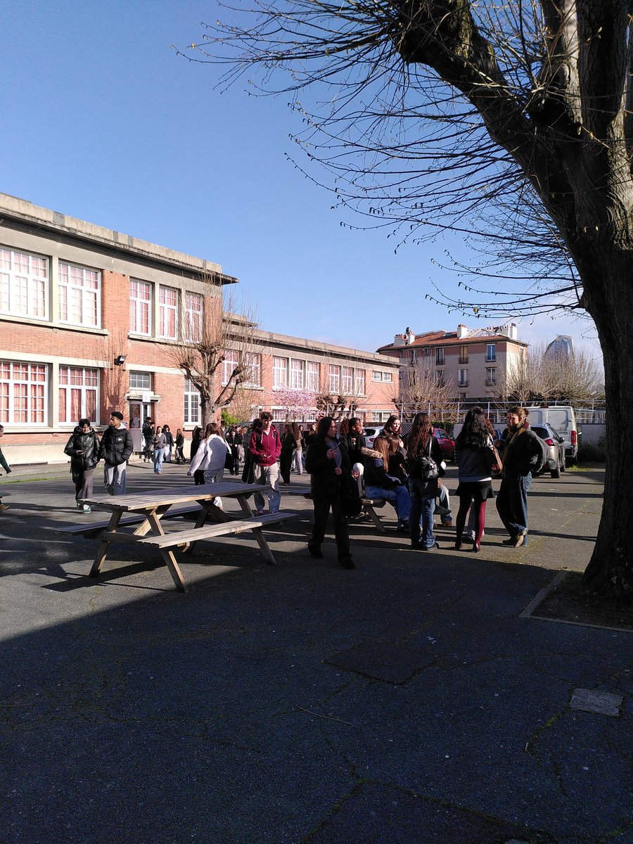 Institut Montserrat tweet media