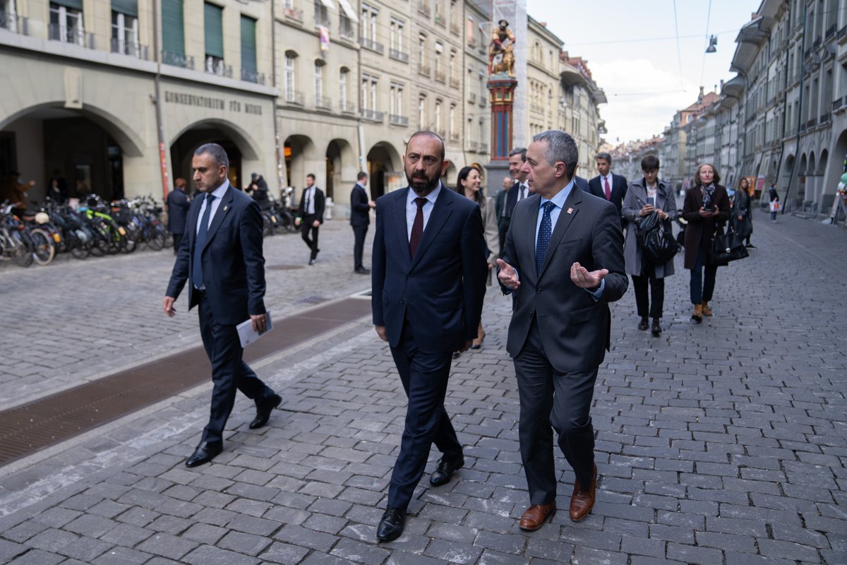 ignaziocassis's tweet image. Very pleased to meet 🇦🇲 FM @AraratMirzoyan in Bern on the occasion of the opening of the Embassy of #Armenia in #Switzerland.

Armenia’s presence now in the Swiss capital marks an important step in our bilateral relations.

🇨🇭 welcomes the efforts of Armenia and Azerbaijan