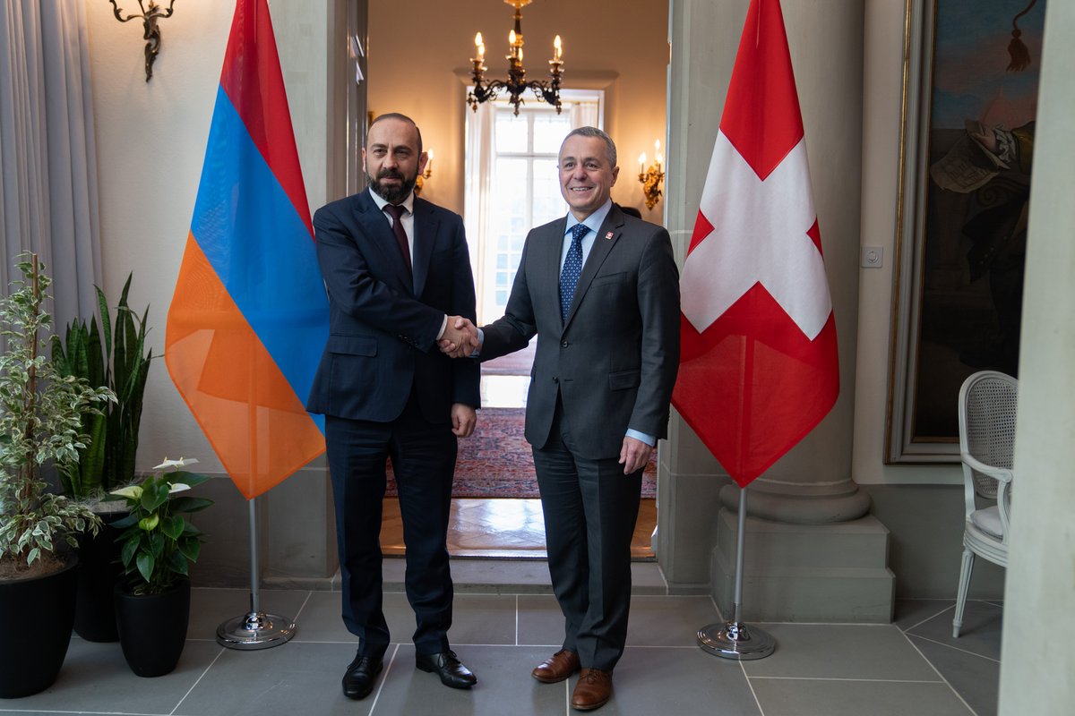 ignaziocassis's tweet image. Very pleased to meet 🇦🇲 FM @AraratMirzoyan in Bern on the occasion of the opening of the Embassy of #Armenia in #Switzerland.

Armenia’s presence now in the Swiss capital marks an important step in our bilateral relations.

🇨🇭 welcomes the efforts of Armenia and Azerbaijan