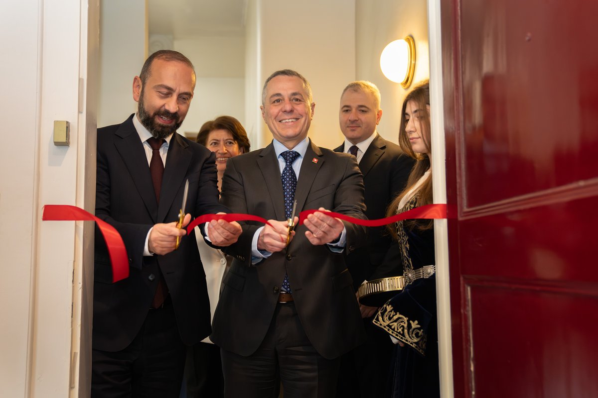ignaziocassis's tweet image. Very pleased to meet 🇦🇲 FM @AraratMirzoyan in Bern on the occasion of the opening of the Embassy of #Armenia in #Switzerland.

Armenia’s presence now in the Swiss capital marks an important step in our bilateral relations.

🇨🇭 welcomes the efforts of Armenia and Azerbaijan