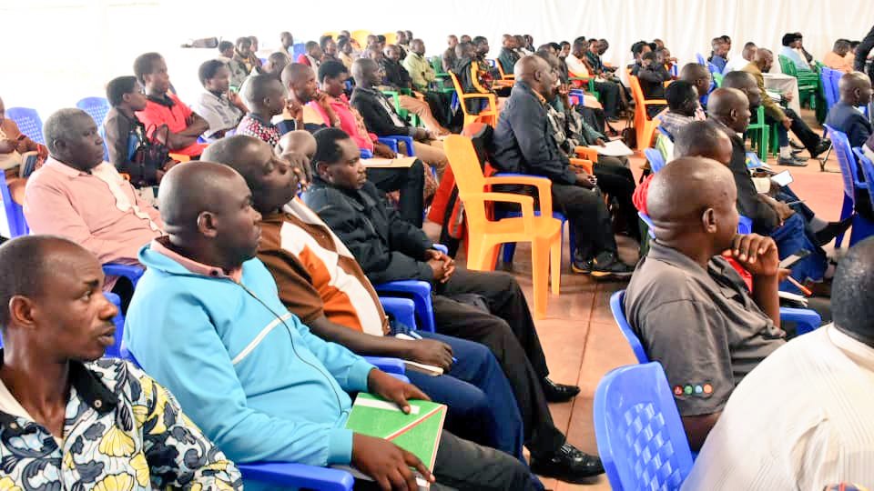 BMineagrie's tweet image. La descente de sensibilisation et d’encadrement des responsables provinciaux et communaux s’est poursuivie dans la province de #Burunga, ce 12 Mars 2026.
À cette occasion, le SP du #MINEAGRIE les a exhorté à se mettre à l’œuvre pour accomplir les missions qui leur sont assignées.