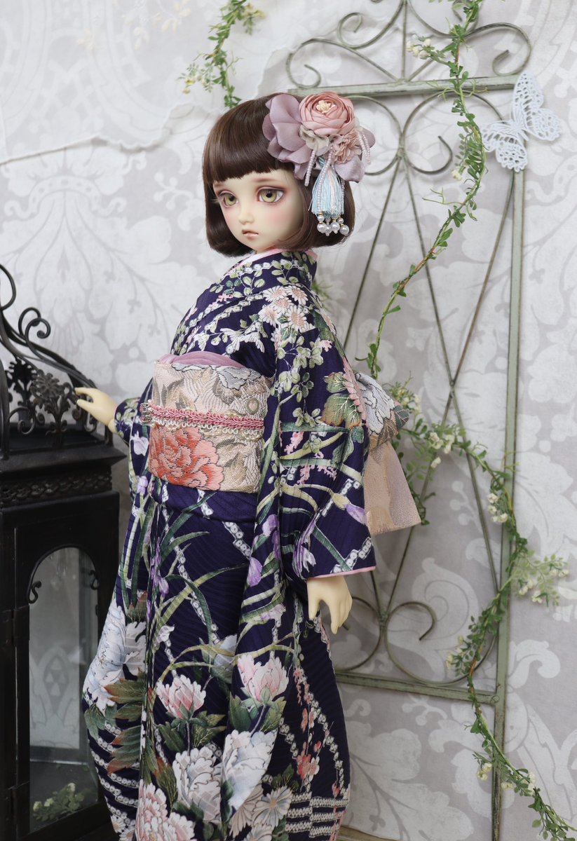 帯合わせに毎回悩むのですが、今回は私にしては珍しくすんなり決まりました✨
牡丹の華やかな柄が印象的ですが、
私は孔雀🦚の羽が織られているところがお気に入りです✨✨